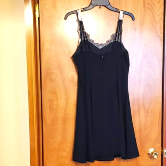 Black and White Dress - Picture 3 of 3